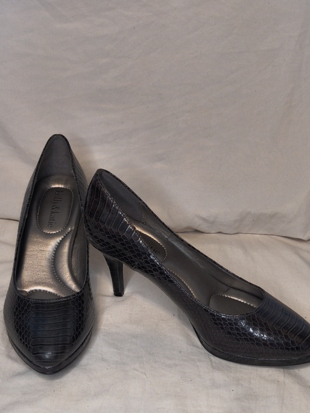 Kelly & Katie Black Croc-Embossed Pointed-Toe Heels Size 7 AE